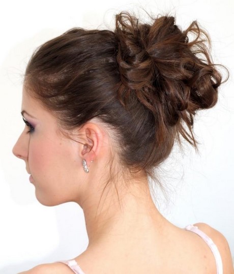 chignon-cheveux-long-77_15 Chignon cheveux long