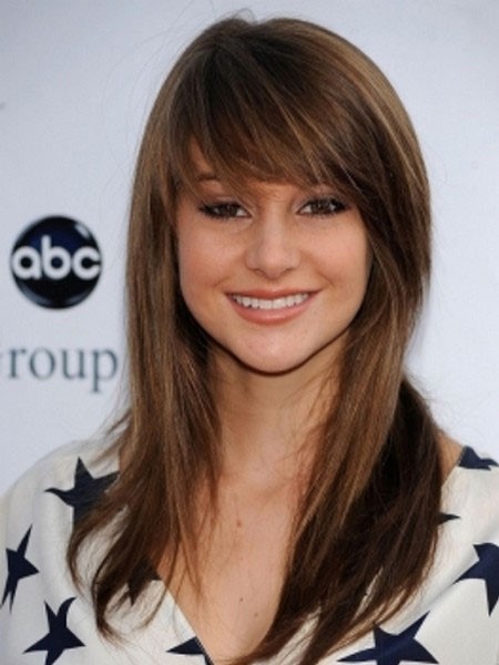 coiffure-cheveux-long-avec-frange-06_6 Coiffure cheveux long avec frange
