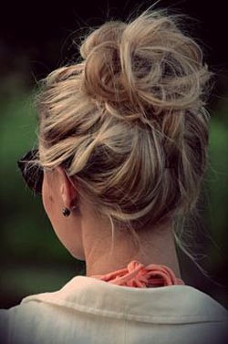 coiffure-chignon-dcoiff-70_9 Coiffure chignon décoiffé