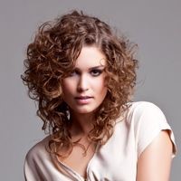 coupe-cheveux-friss-femme-94_3 Coupe cheveux frisés femme
