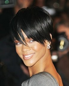 rihanna-cheveux-courts-06_15 Rihanna cheveux courts