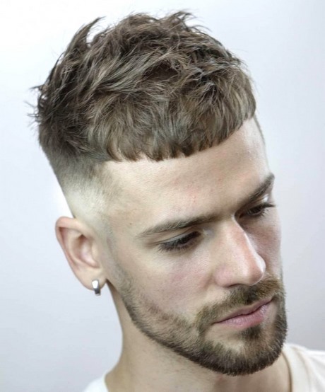 coiffure-tendance-homme-2020-50_9 Coiffure tendance homme 2020