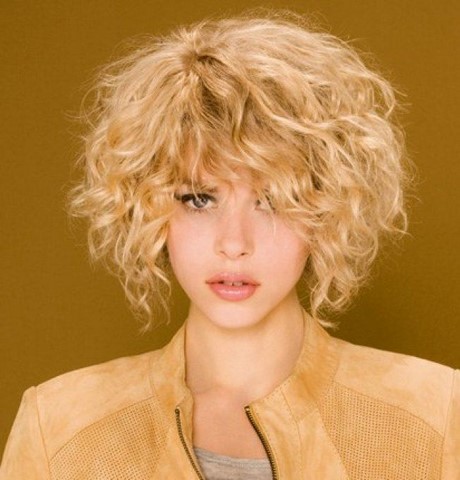 cheveux-boucls-coiffure-tendance-97_5 Cheveux bouclés coiffure tendance