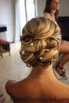 chignon-boucles-mariage-90_16 Chignon boucles mariage