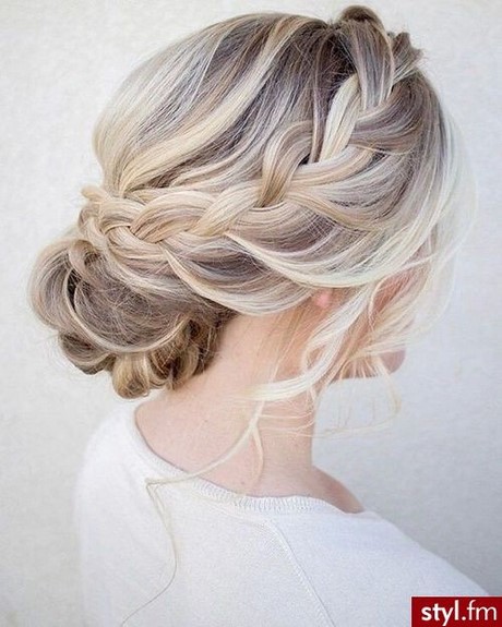 chignon-moderne-mariage-22_17 Chignon moderne mariage
