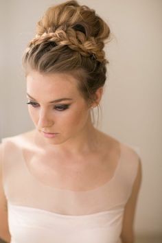 chignon-moderne-mariage-22_19 Chignon moderne mariage
