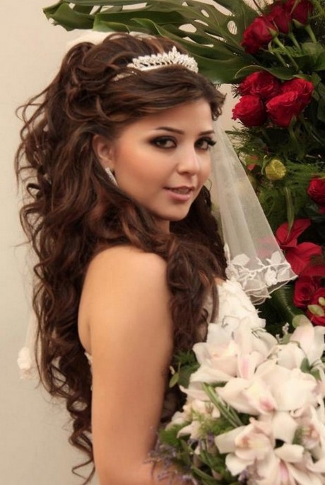 coiffure-cheveux-boucls-pour-mariage-51_8 Coiffure cheveux bouclés pour mariage