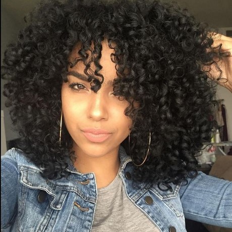 Coiffure curly femme