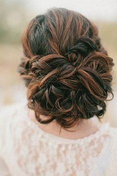 coiffure-de-mariage-chignon-boucl-94_11 Coiffure de mariage chignon bouclé