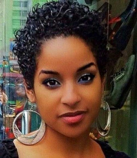 Coiffure femme noire cheveux courts