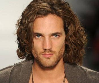 coiffure-long-homme-19_18 Coiffure long homme