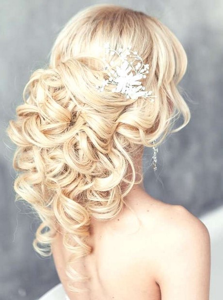 coiffure-mariage-pour-cheveux-boucls-16_17 Coiffure mariage pour cheveux bouclés