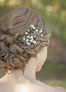 coiffure-marie-avec-fleurs-naturelles-03_12 Coiffure mariée avec fleurs naturelles