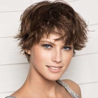 coupe-cheveux-court-brune-80_16 Coupe cheveux court brune