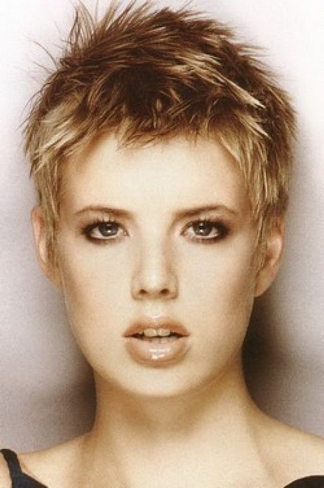 coupe-cheveux-court-femmes-34_20 Coupe cheveux court femmes