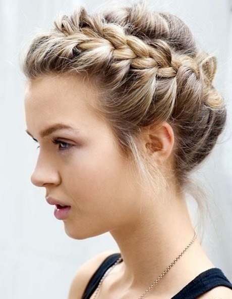 chignon-decoiffe-tresse-35_10 Chignon décoiffé tresse