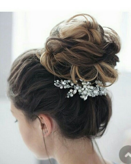 chignon-haut-flou-85_2 Chignon haut flou