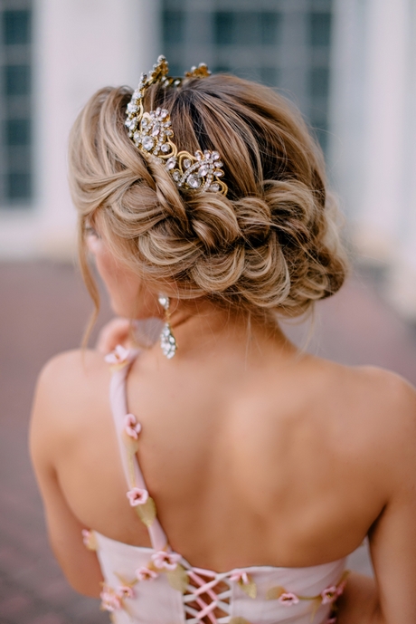 coiffure-mariage-2022-cheveux-courts-67_2 Coiffure mariage 2022 cheveux courts