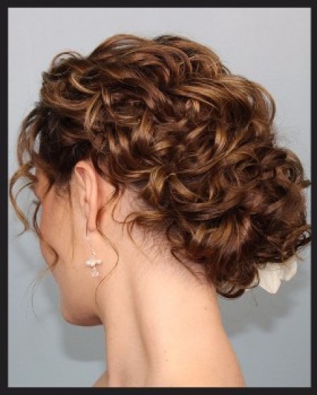 coiffure-mariage-cheveux-frises-mi-long-69_2 Coiffure mariage cheveux frisés mi long