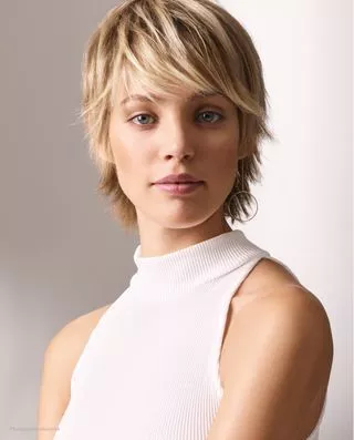 modele-cheveux-court-femme-2023-81_2-10 Modele cheveux court femme 2023