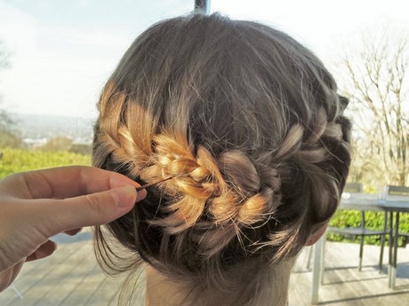 chignon-cheveux-court-tresse-74_12 Chignon cheveux court tresse