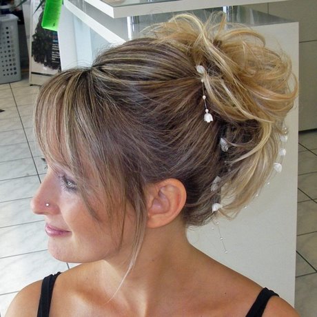 chignon-naturel-cheveux-mi-long-66_18 Chignon naturel cheveux mi long