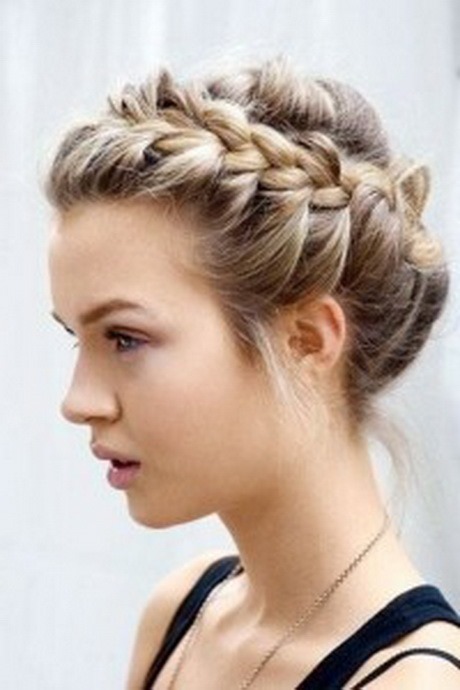 chignon-tresse-simple-90_11 Chignon tressé simple