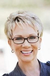 coupe-de-cheveux-femme-50-ans-avec-lunettes-67 Coupe de cheveux femme 50 ans avec lunettes