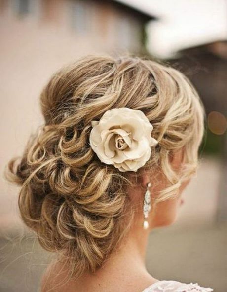 chignon-haut-boucle-mariage-03_4 Chignon haut bouclé mariage