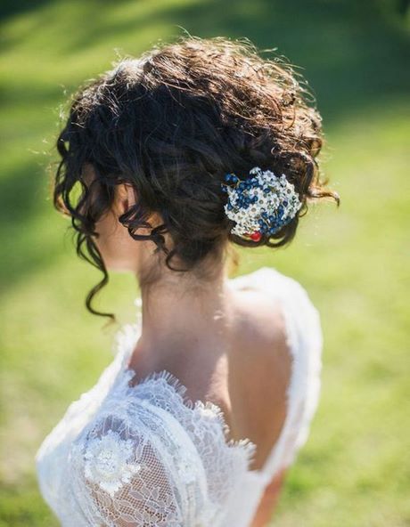 coiffure-mariage-cheveux-boucles-attaches-92_12 Coiffure mariage cheveux bouclés attachés