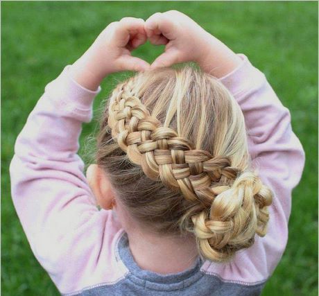 coiffure-petite-fille-cheveux-long-mariage-26_16 Coiffure petite fille cheveux long mariage