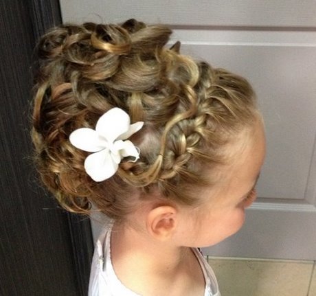 coiffure-pour-petite-fille-pour-un-mariage-04_9 Coiffure pour petite fille pour un mariage