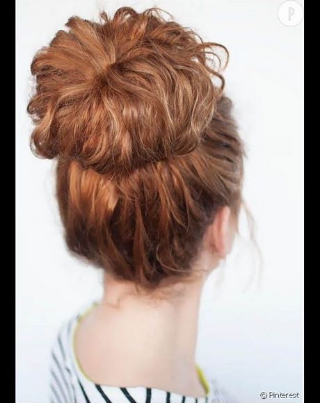 modele-chignon-cheveux-long-60_6 Modele chignon cheveux long