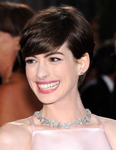 anne-hathaway-cheveux-courts-50_10 Anne hathaway cheveux courts