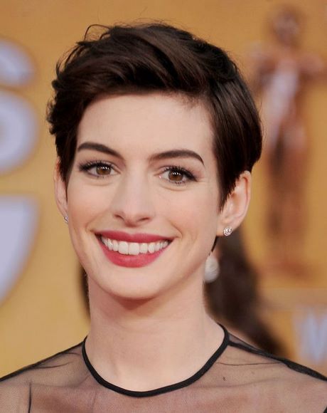 anne-hathaway-cheveux-courts-50_12 Anne hathaway cheveux courts