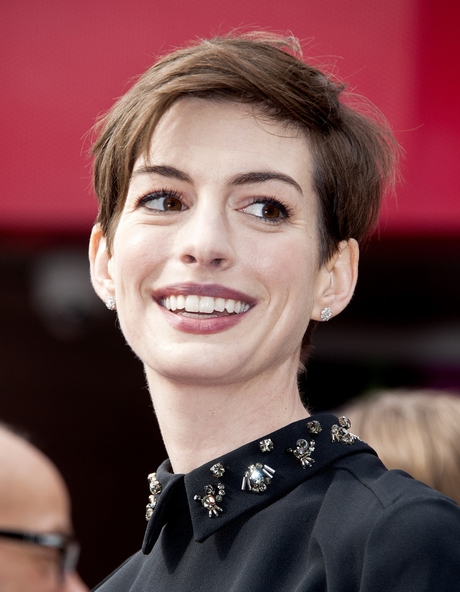 anne-hathaway-cheveux-courts-50_14 Anne hathaway cheveux courts