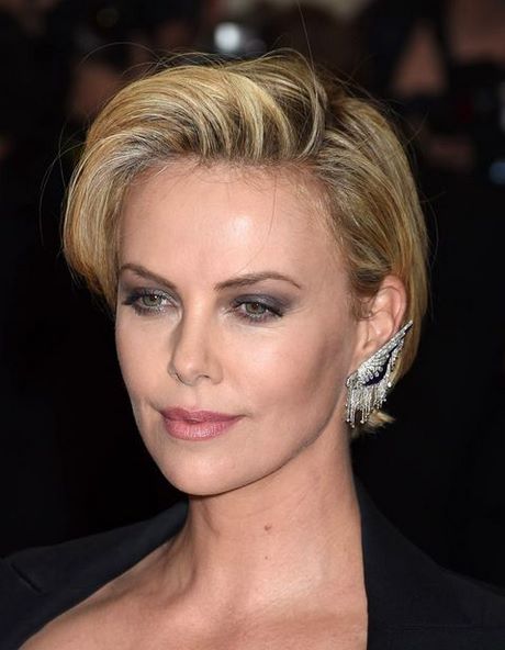 charlize-theron-cheveux-courts-56_6 Charlize theron cheveux courts
