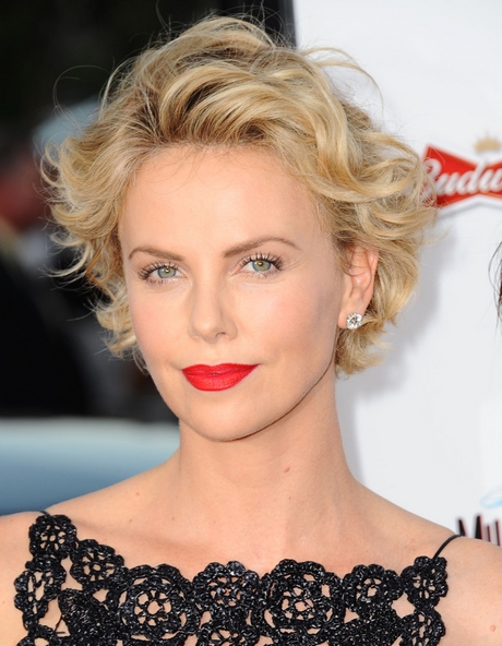 charlize-theron-coupe-courte-11 Charlize theron coupe courte
