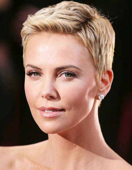 charlize-theron-coupe-courte-11_16 Charlize theron coupe courte