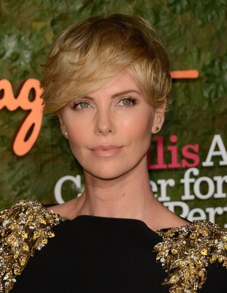 charlize-theron-coupe-courte-11_18 Charlize theron coupe courte