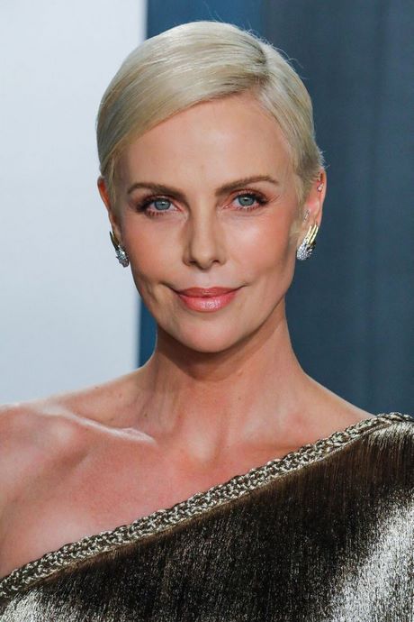 charlize-theron-coupe-courte-11_9 Charlize theron coupe courte