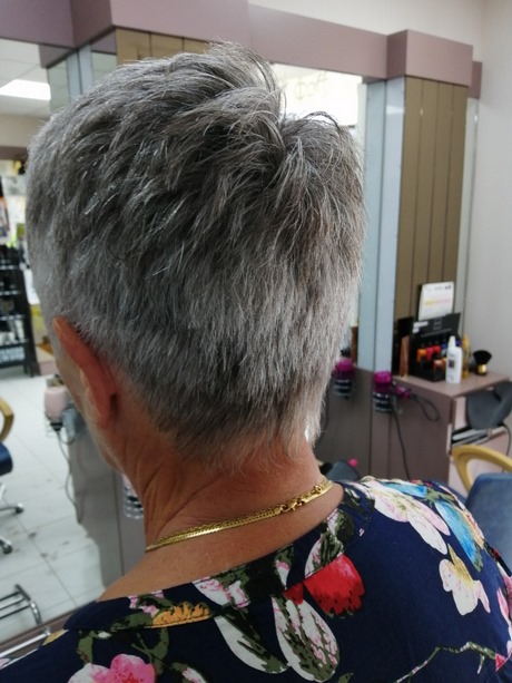 cheveux-gris-court-femme-33_17 Cheveux gris court femme