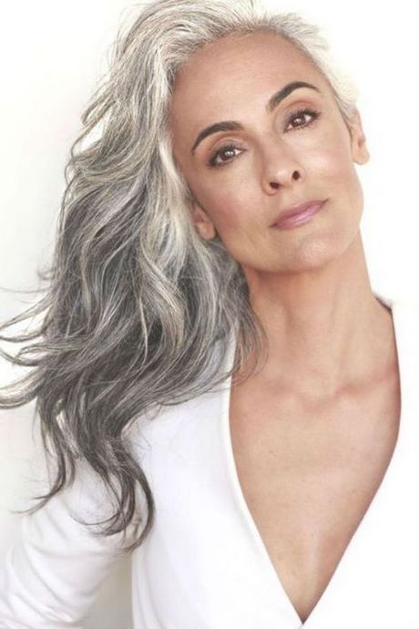 cheveux-long-gris-femme-66_11 Cheveux long gris femme