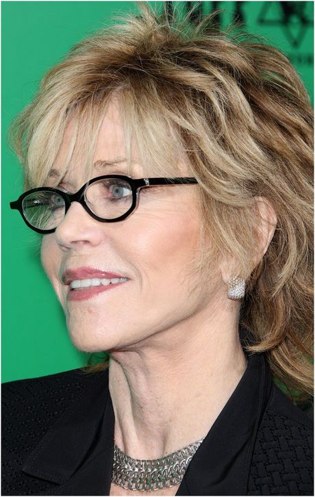 coiffure-courte-femme-60-ans-lunettes-75_11 Coiffure courte femme 60 ans lunettes