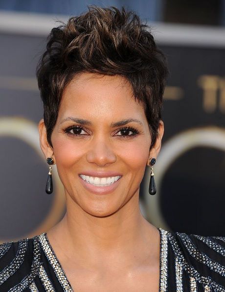 halle-berry-cheveux-courts-65_15 Halle berry cheveux courts