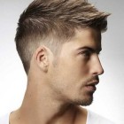 Model coupe de cheveux homme