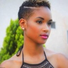 Coiffure afro femme cheveux courts